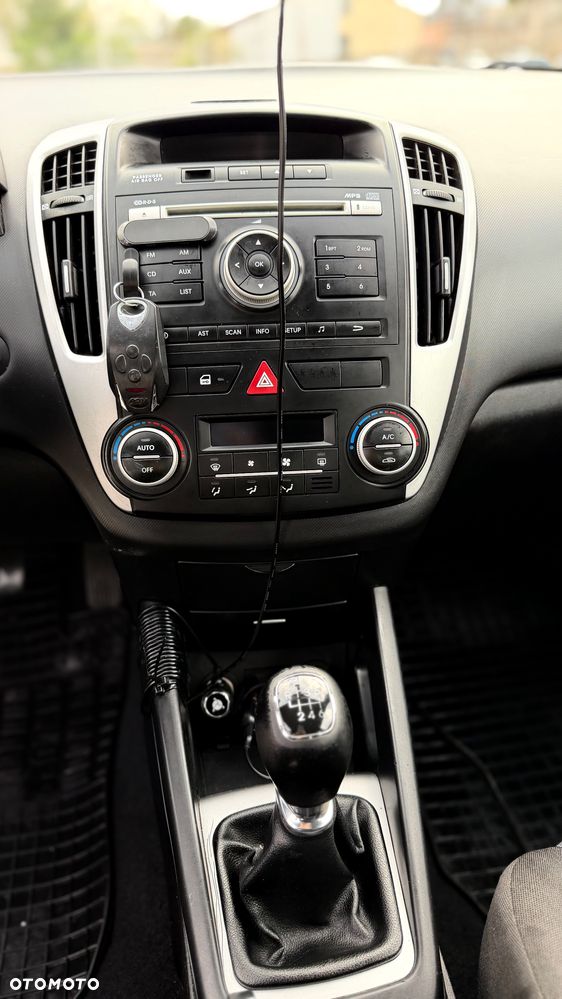 Kia Ceed 1.6 CRDi 90 ISG Vision - 15