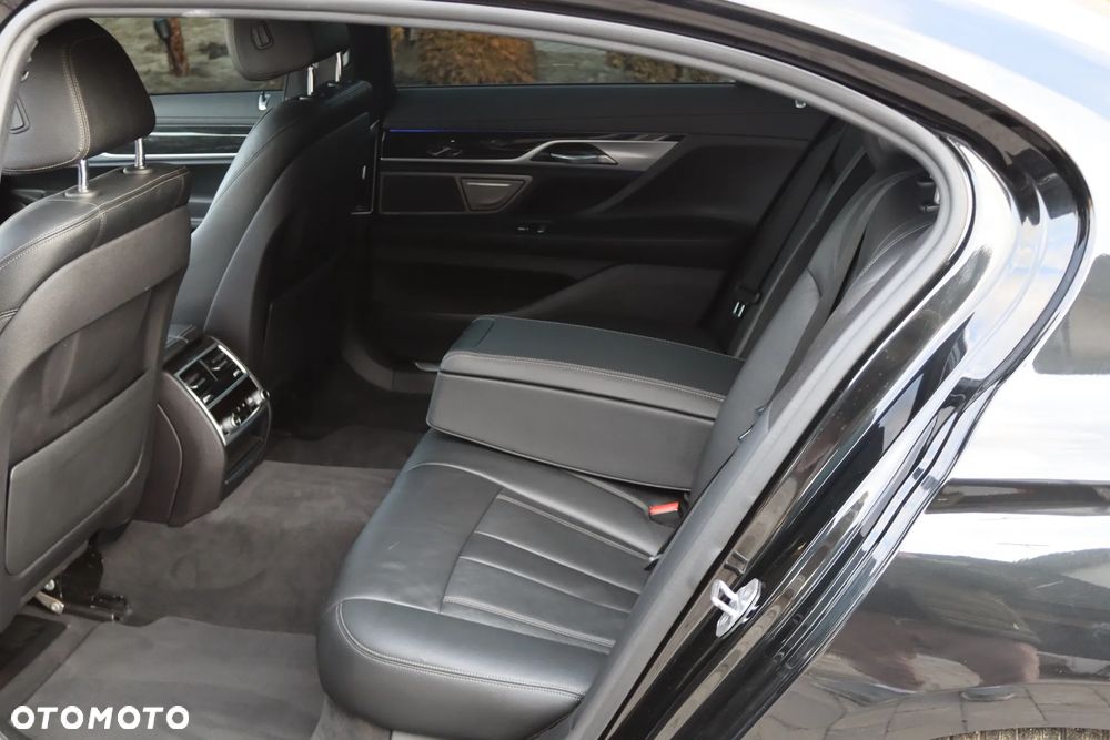 BMW Seria 7 740i - 16