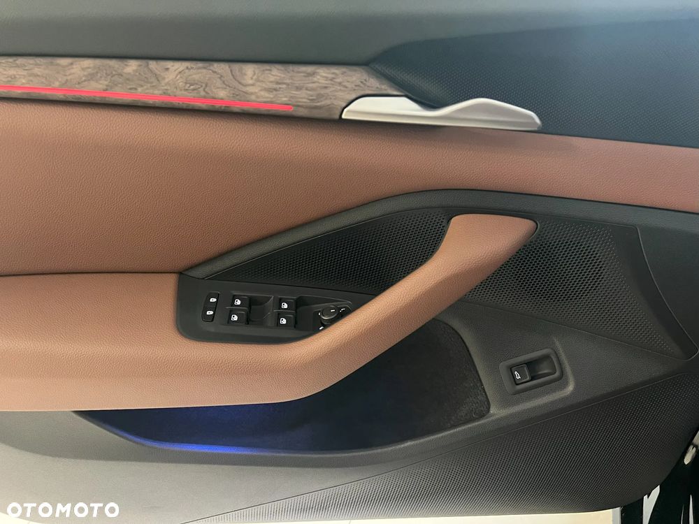 Skoda Superb 2.0 TDI SCR 4x4 L&K DSG - 16