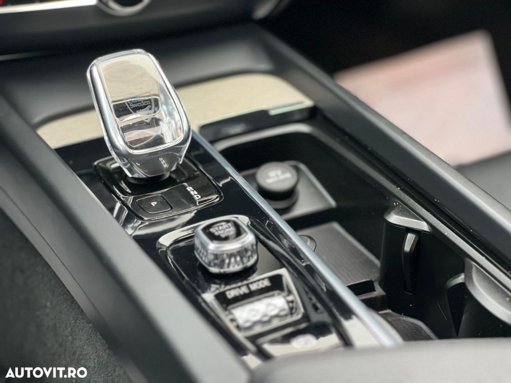 Volvo XC 60 Recharge T6 AWD AT Core - 17