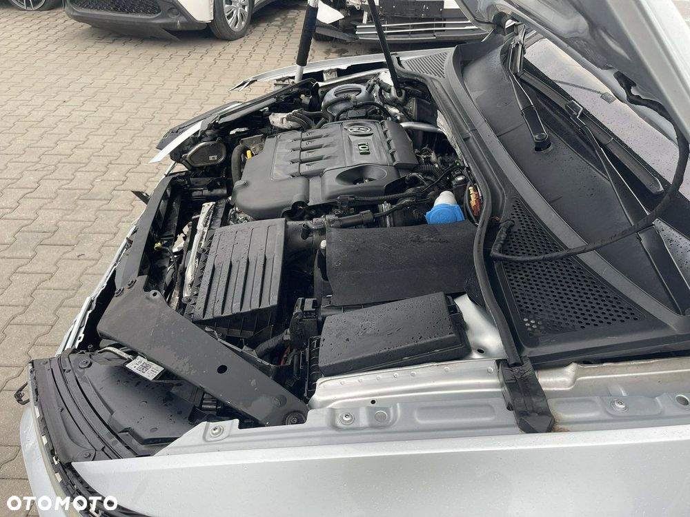 Volkswagen Passat - 12