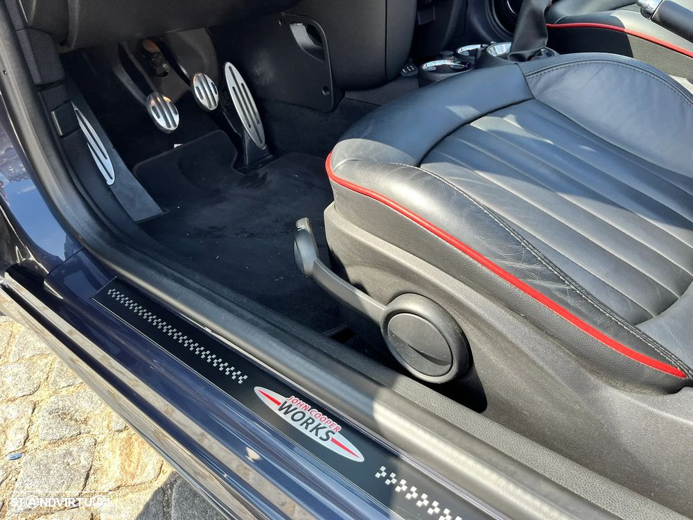 MINI Cabrio John Cooper Works - 18