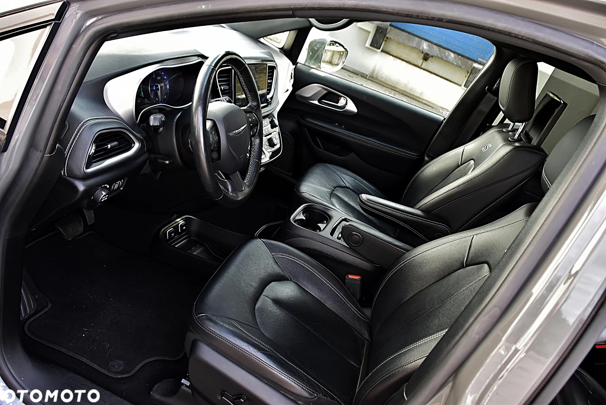 Chrysler Pacifica - 15