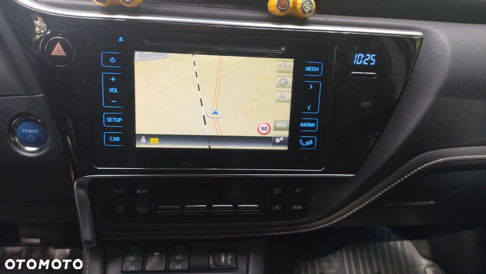 Toyota Auris 1.8 HSD Luna - 21