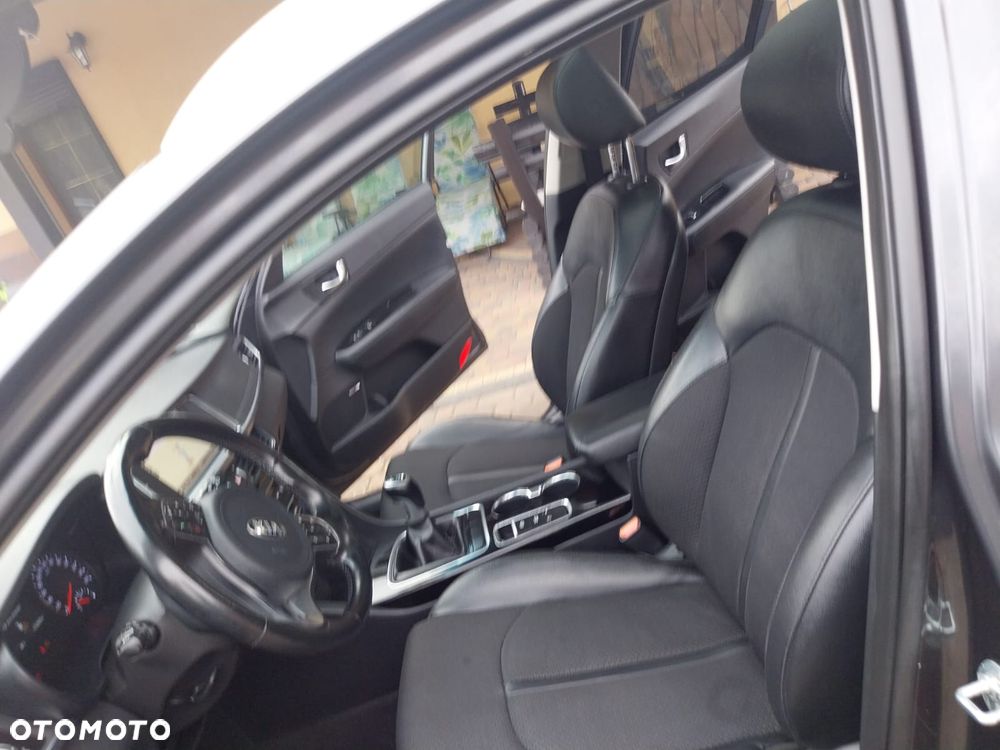 Kia Optima - 35