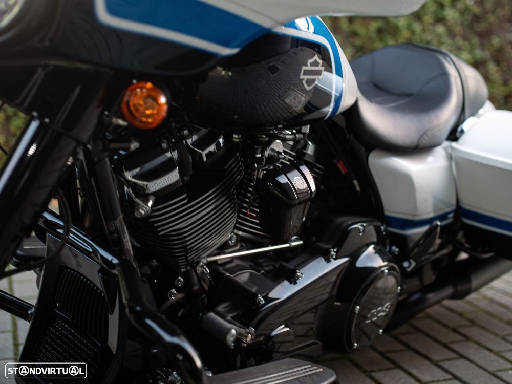 Harley-Davidson FLHXS STREET GLIDE® SPECIAL ARCTIC BLAST™ - 17