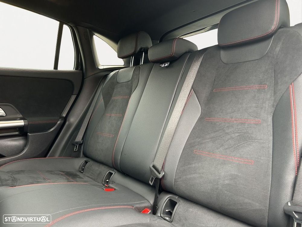 Mercedes-Benz GLA 180 — fotografia 14