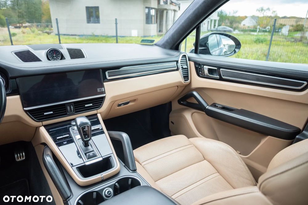 Porsche Cayenne Coupe GTS - 13