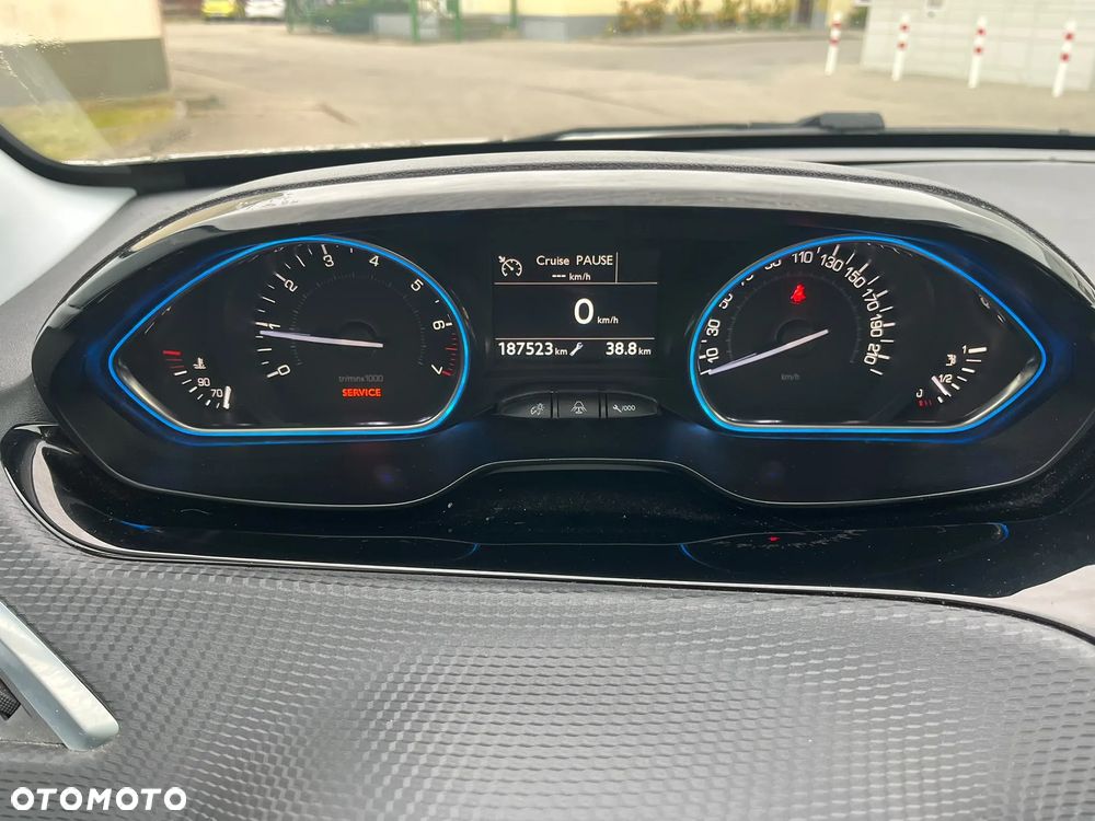 Peugeot 2008 1.2 Pure Tech GPF Allure S&S - 23