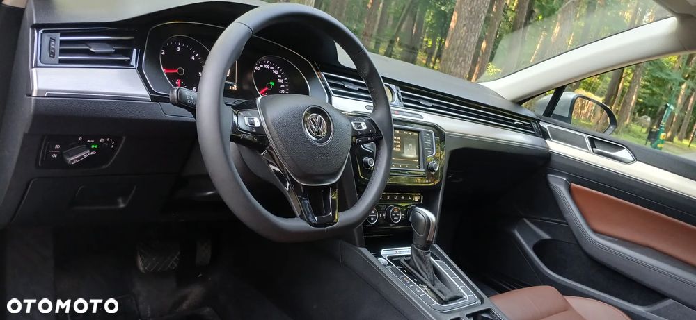 Volkswagen Passat - 12