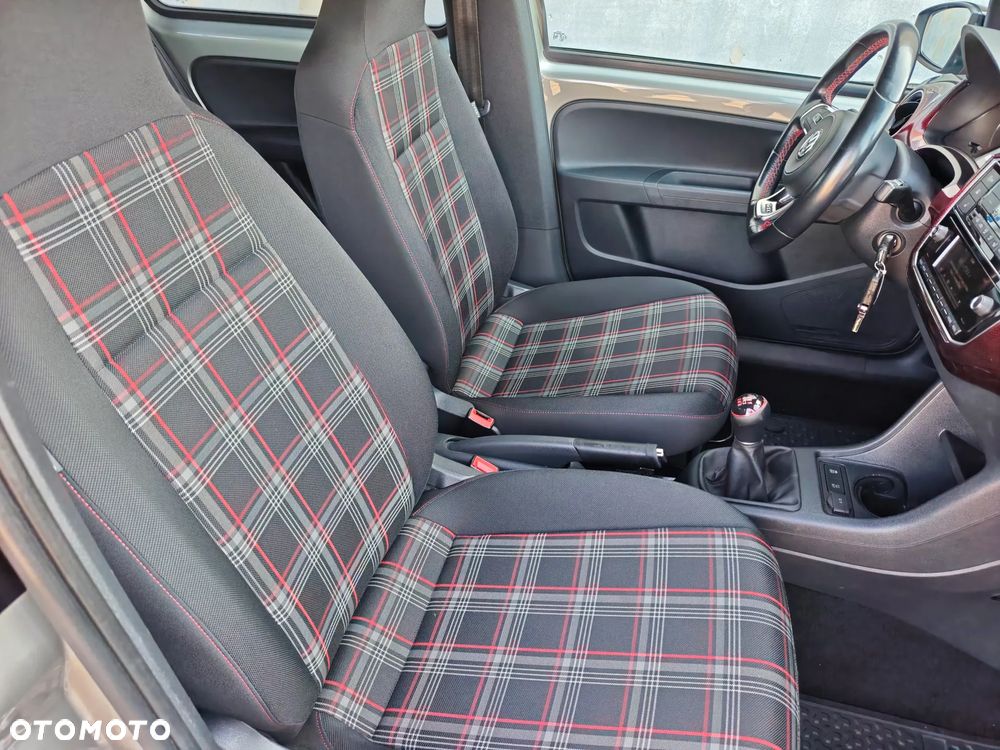 Volkswagen up! GTI - 12