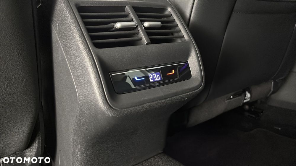 Volkswagen Passat 2.0 TDI SCR Elegance DSG - 20