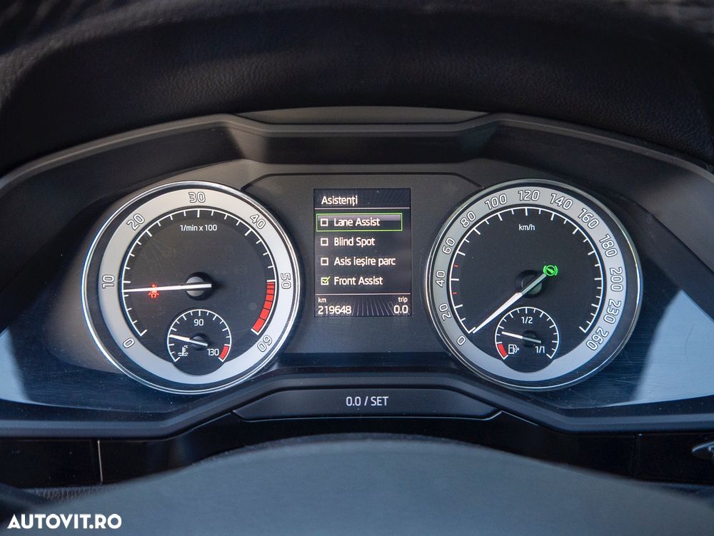 Skoda Superb Combi 2.0 TDI DSG 4X4 Laurin & Klement - 26