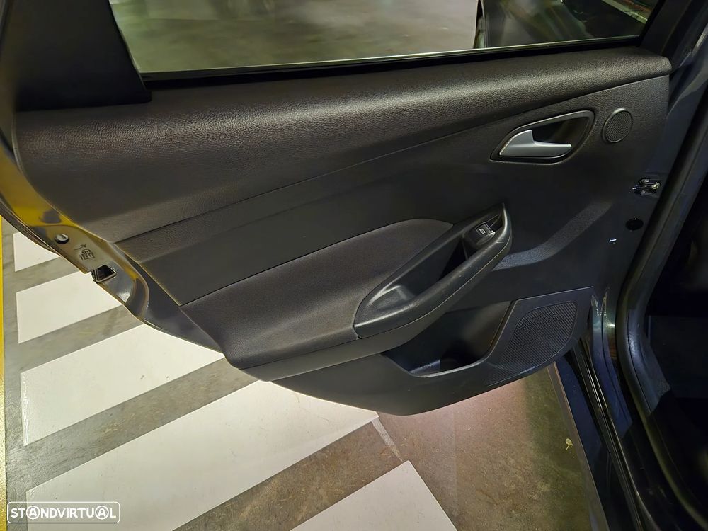 Ford Focus SW 1.6 TDCi Titanium Best - 27