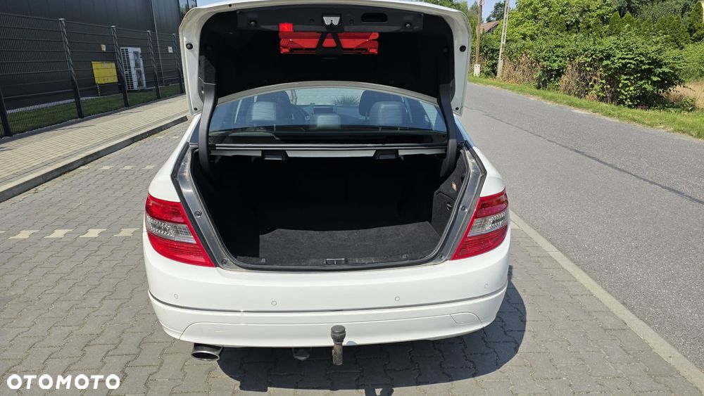Mercedes-Benz Klasa C 220 CDI DPF Automatik BlueEFFICIENCY Avantgarde - 19