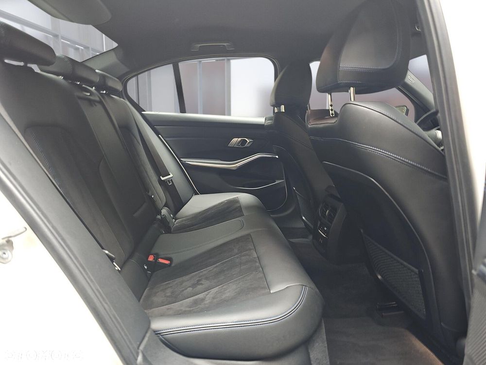 BMW Seria 3 320i xDrive M Sport sport - 13