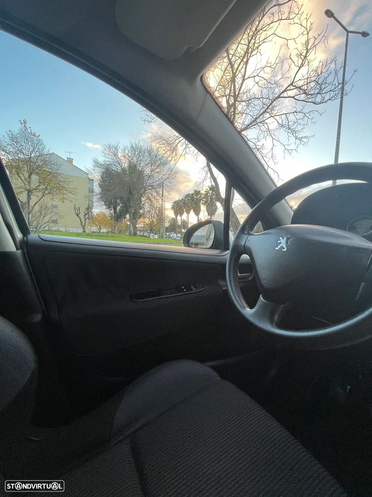 Peugeot 207 SW 1.6 HDi Outdoor - 24