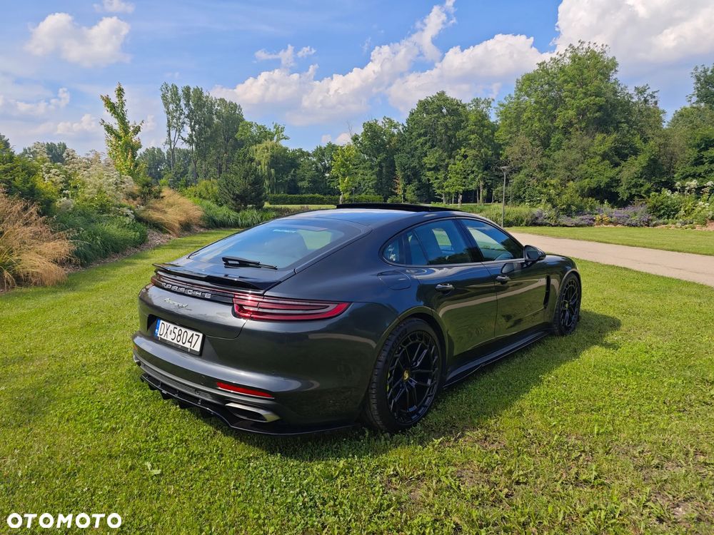 Porsche Panamera 4 E-Hybrid - 4