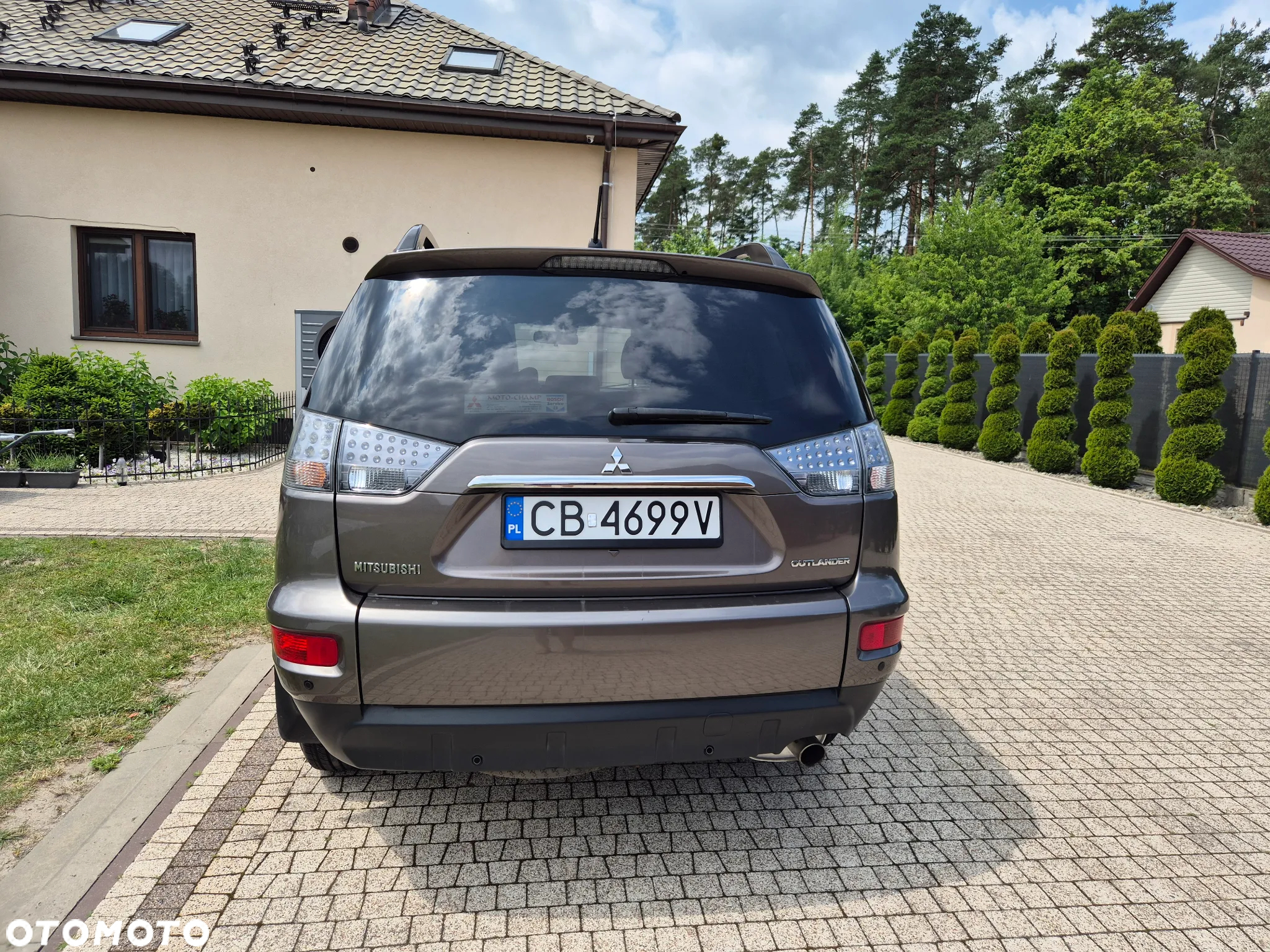 Mitsubishi Outlander - 4