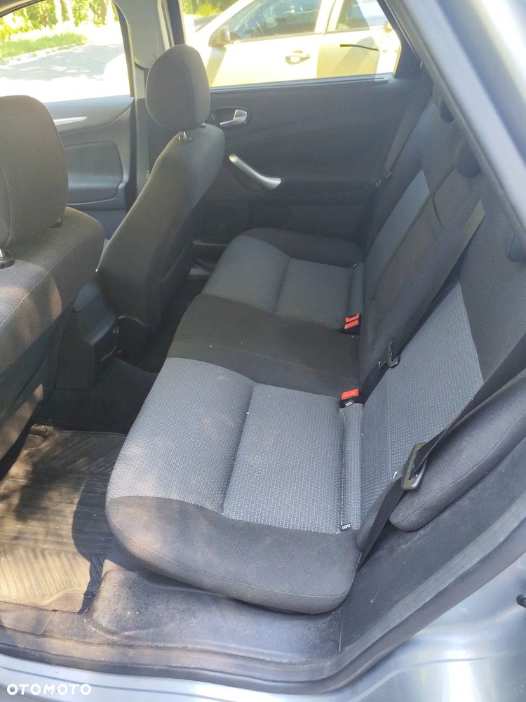 Ford Mondeo 2.0 Ghia - 8