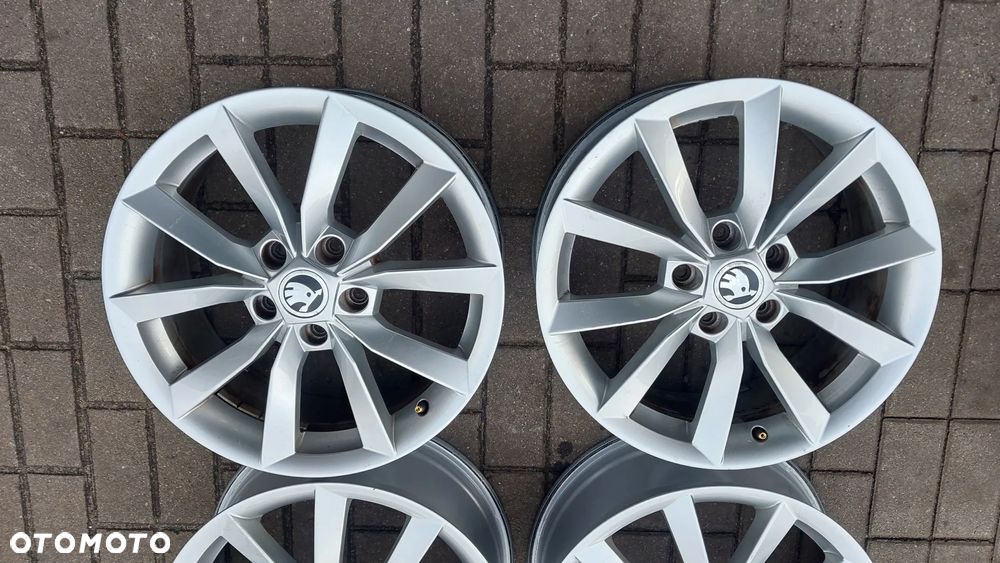 KOMPLET FELG ALUMINIOWYCH SKODA 17" 7J 5L0601025K ET45 5X112 - 2