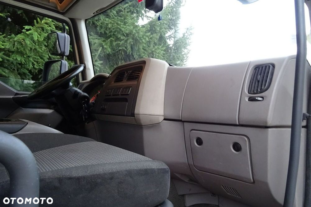 DAF LF 220 Euro 6 kontener 18p winda sprowadzony książka - 16