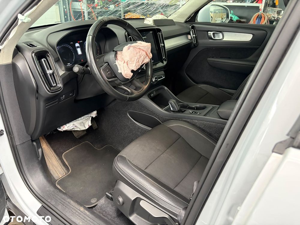 Volvo XC 40 D3 SCR AWD Momentum - 17