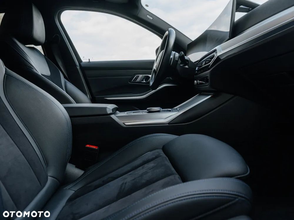 BMW Seria 3 320d xDrive M Sport - 14