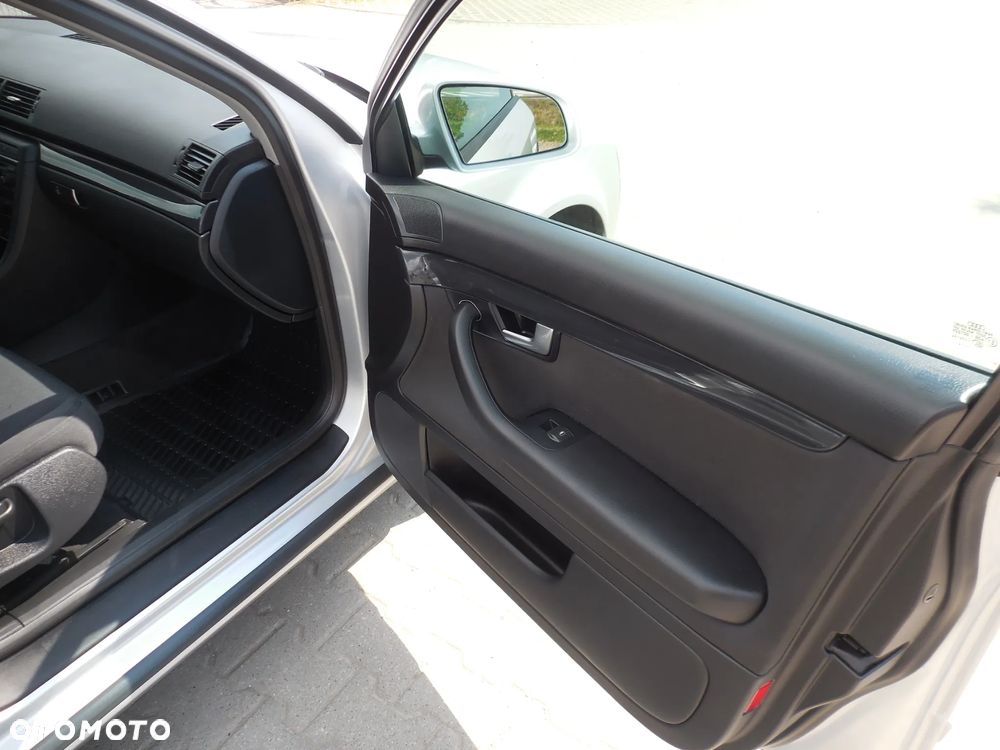 Audi A4 Limousine - 9