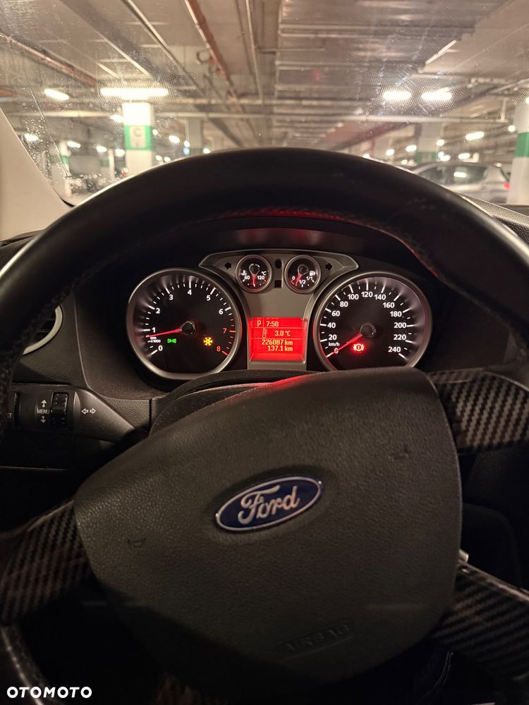 Ford Focus 2.0 Ghia - 16