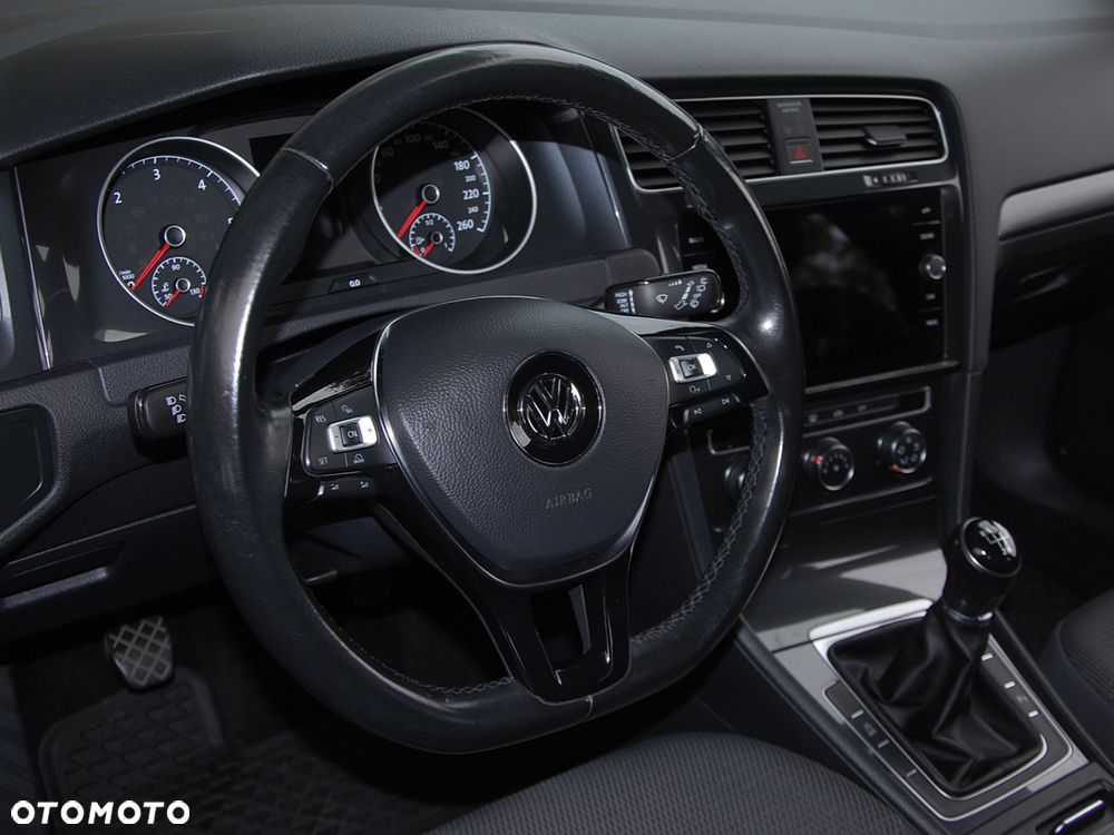 Volkswagen Golf - 24