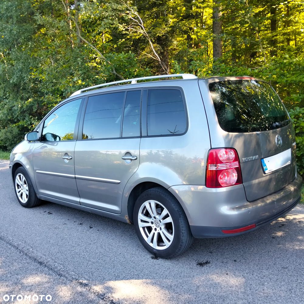 Volkswagen Touran - 8
