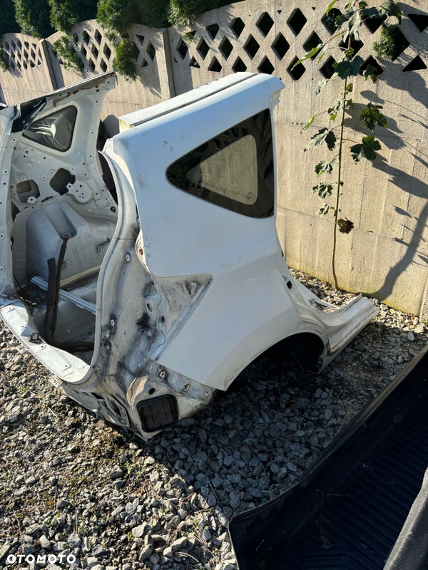 Nissan NOTE E12 ĆWIARTKA PRAWA TYLNA BŁOTNIK PRAWY TYŁ 326