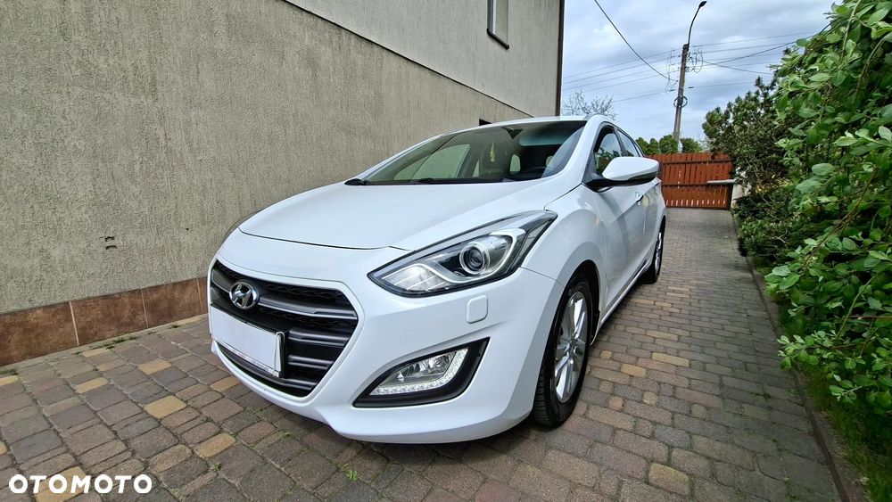 Hyundai i30 Kombi 1.6 GDi DCT Premium - 2