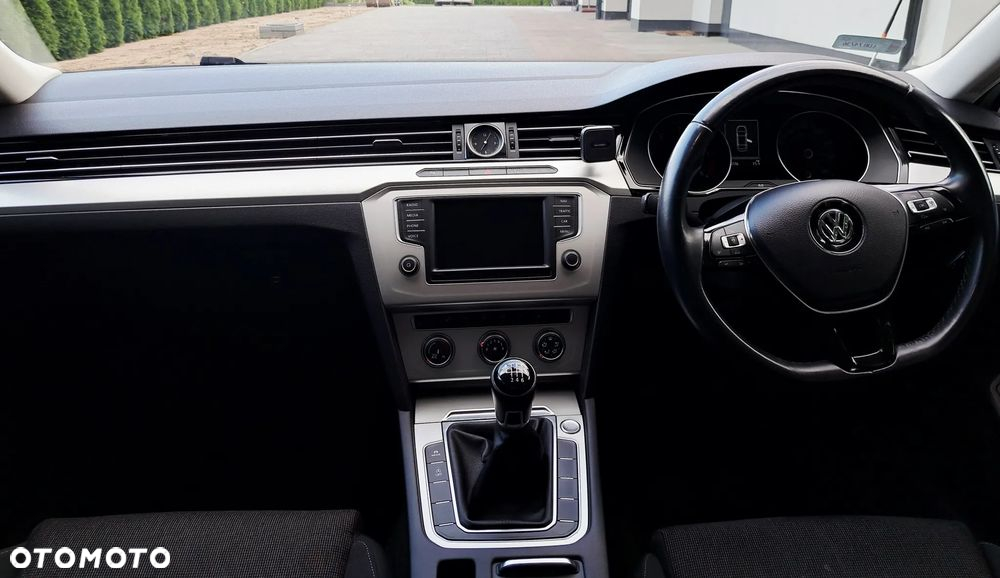 Volkswagen Passat - 11
