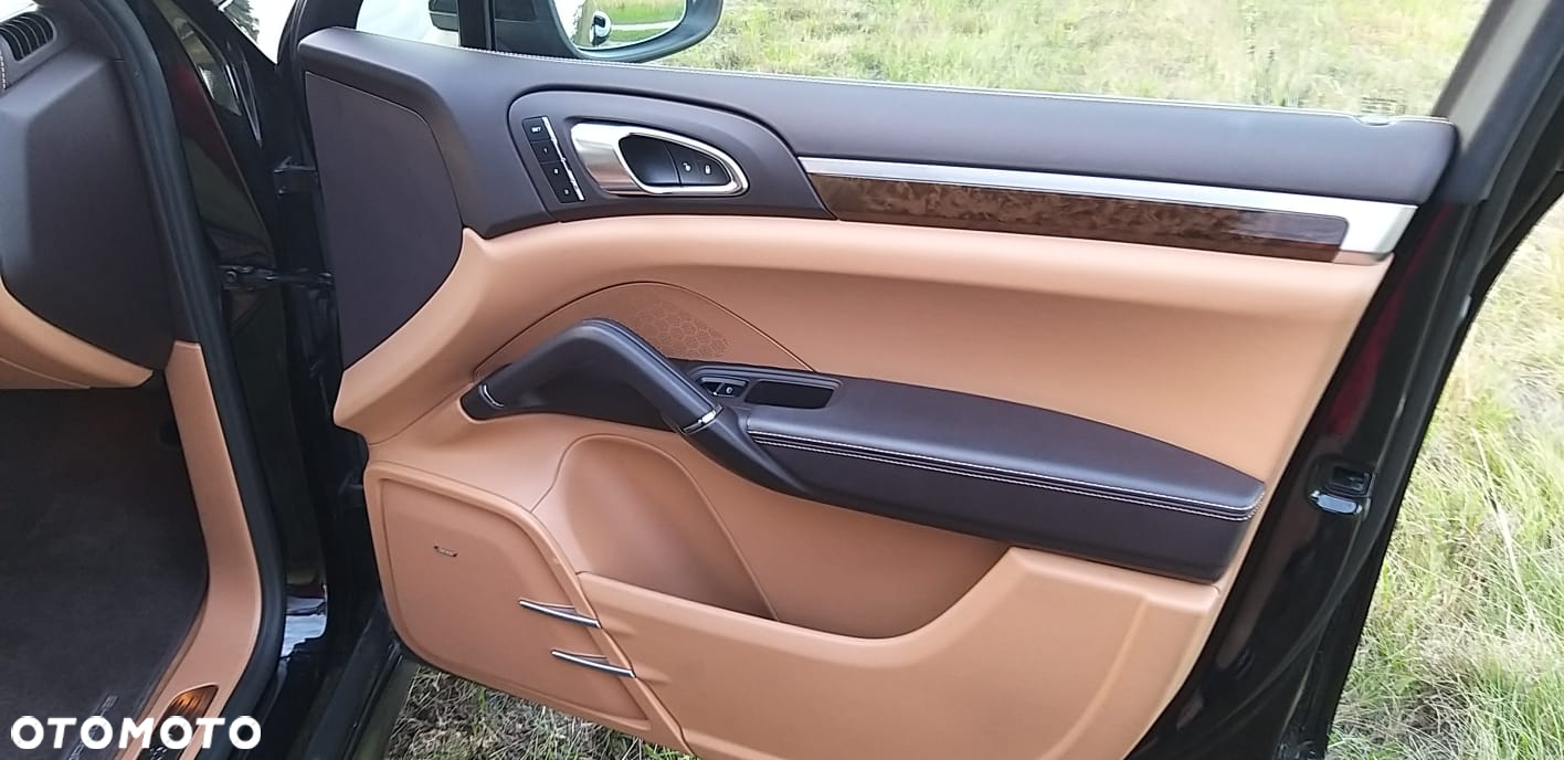 Porsche Cayenne Turbo - 12