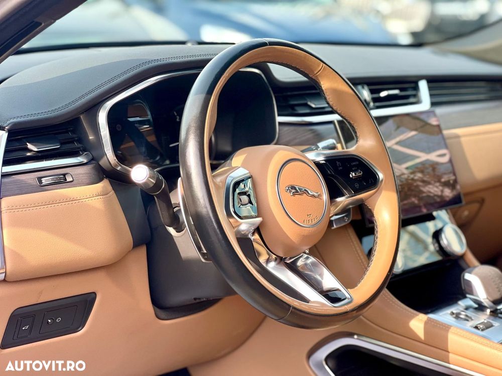 Jaguar F-Pace - 10