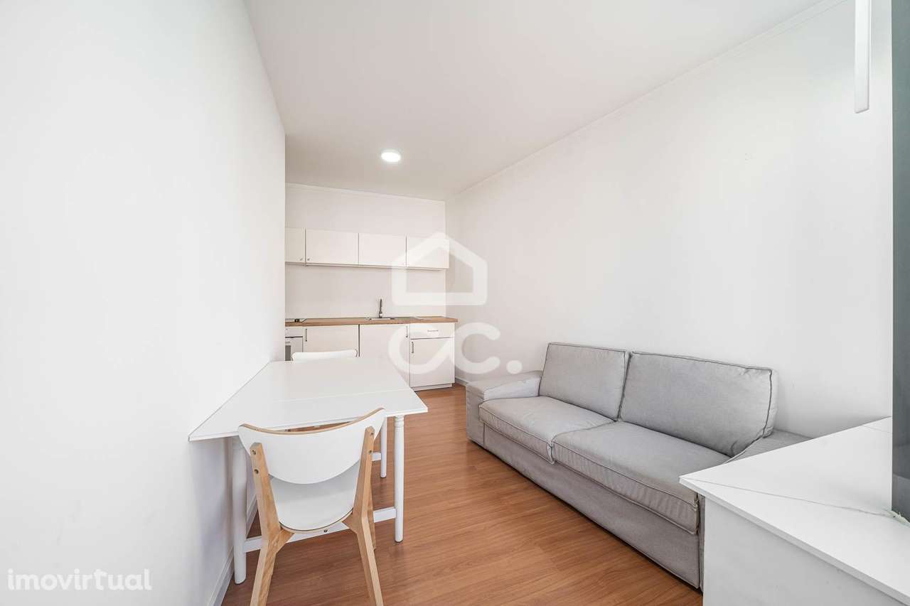 Escritório convertido em estúdio T1 remodelado | Av. da República – Me - Grande imagem: 4/28