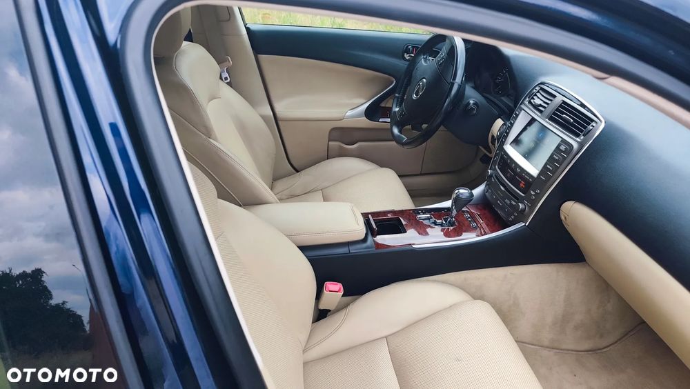 Lexus IS 250 Prestige - 25