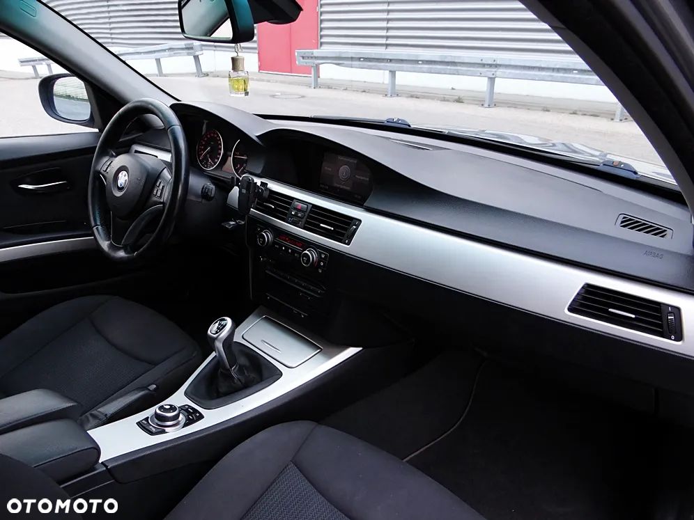 BMW Seria 3 318d DPF Edition Lifestyle - 28