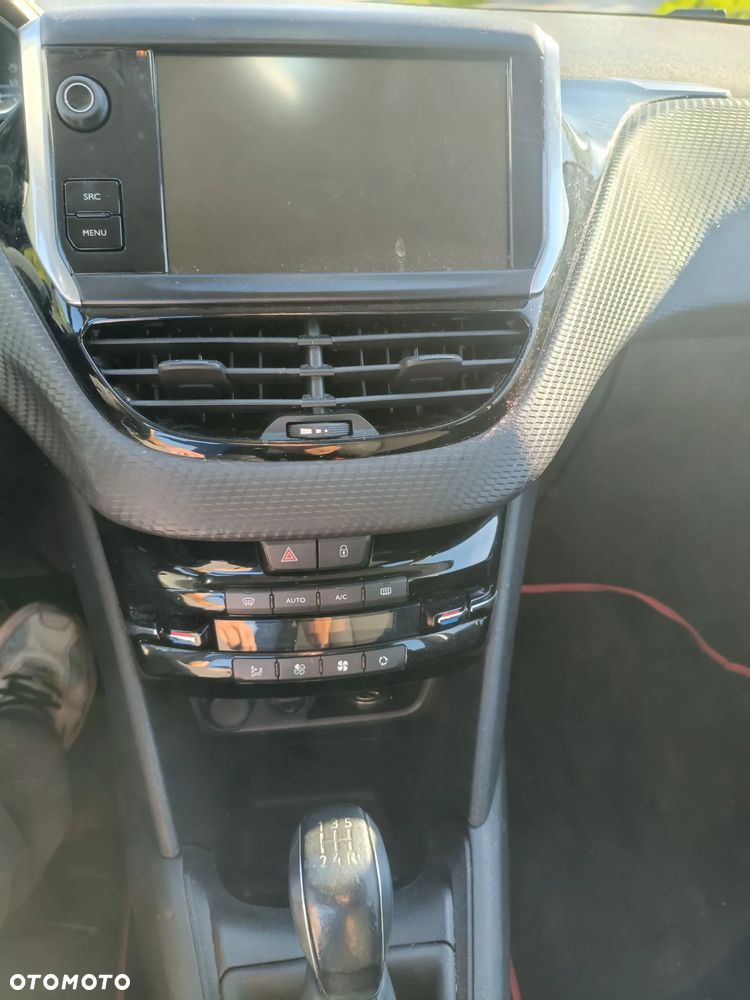 Peugeot 208 - 11