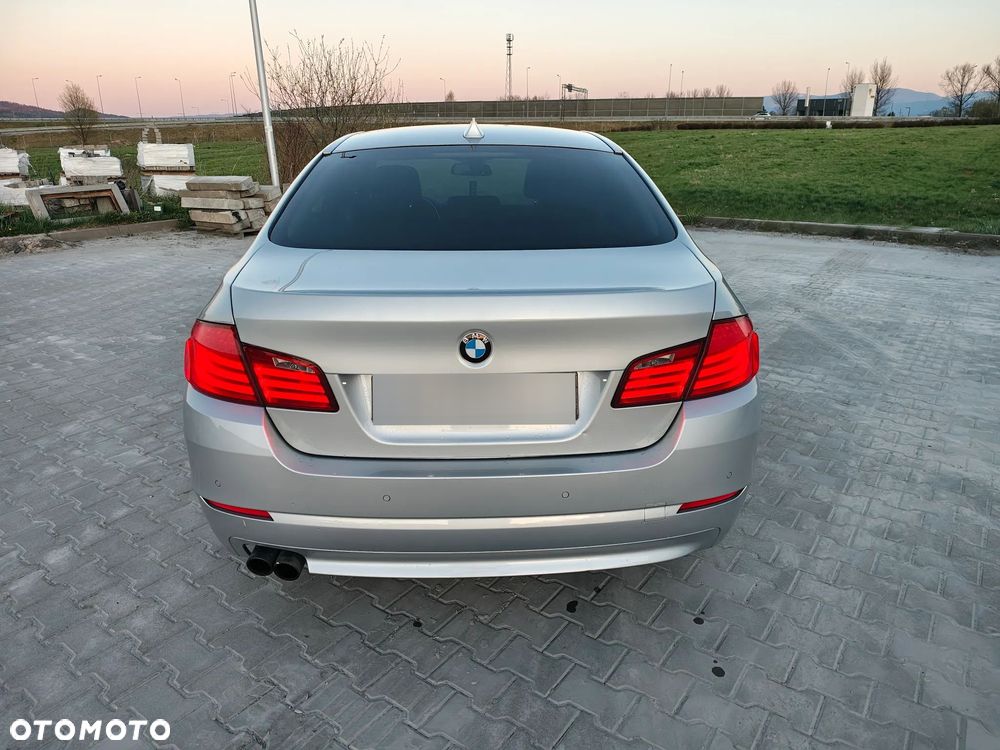 BMW Seria 5 528i xDrive - 6