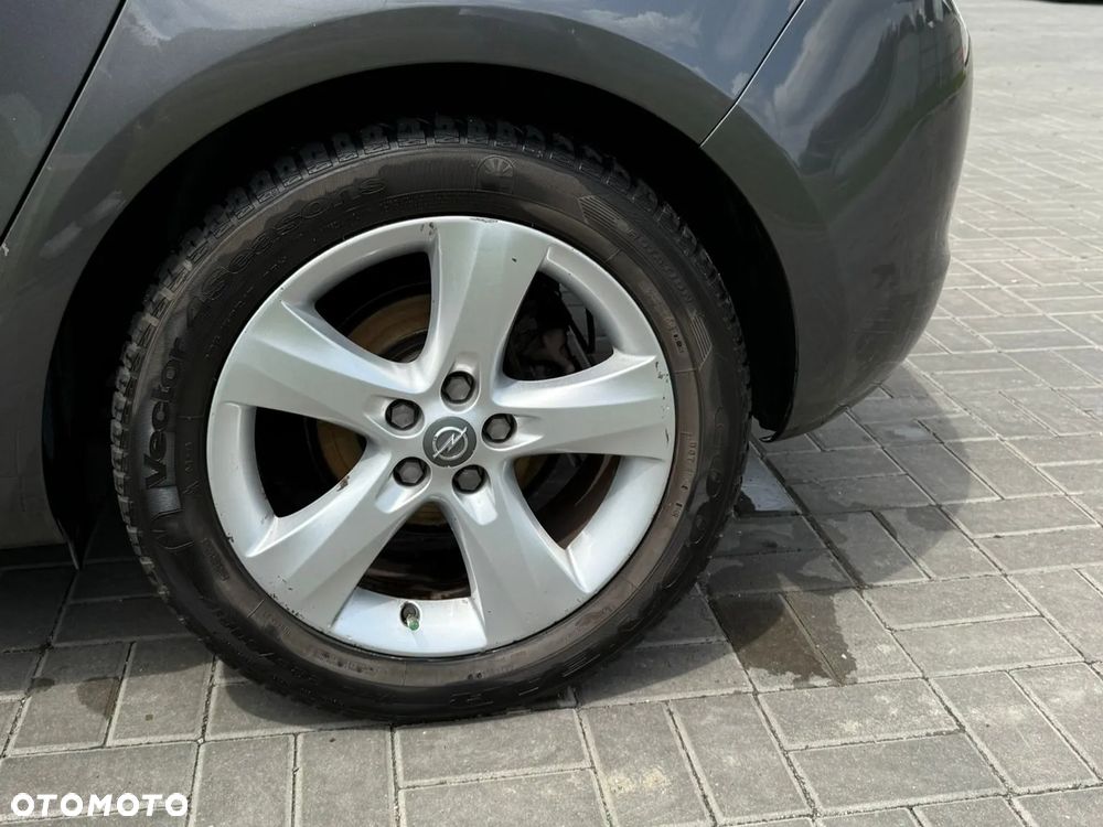Opel Astra IV 1.4 T Cosmo - 2