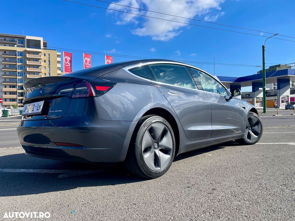 Tesla Model 3 - 4
