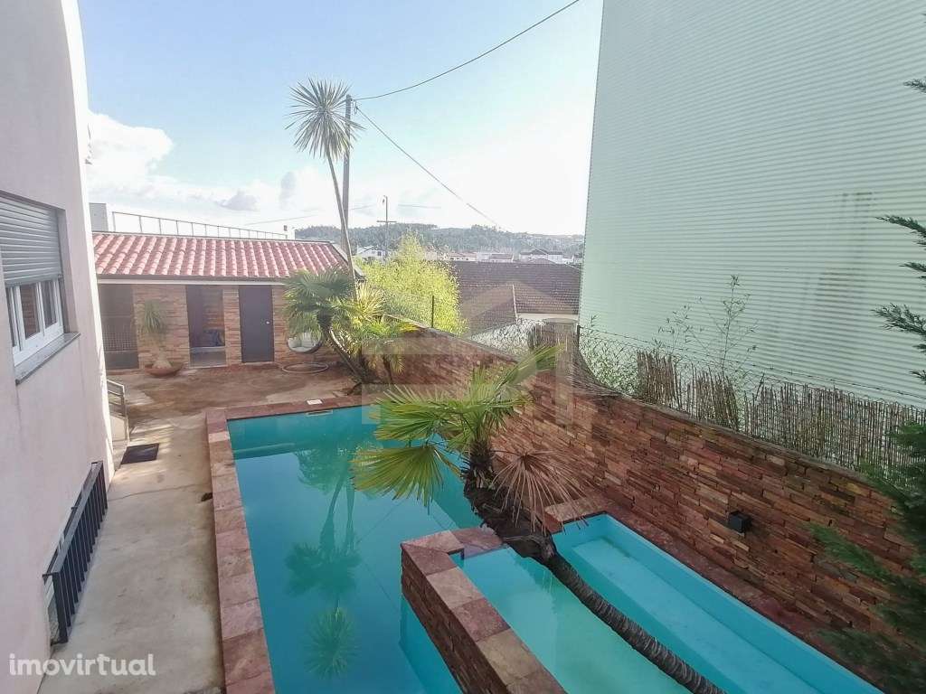 Moradia com piscina e excelentes acessos - Lousado - Grande imagem: 3/34