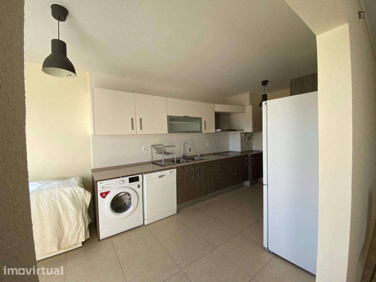 Quarto - localizado em Telheiras Lisbon - Grande imagem: 5/17