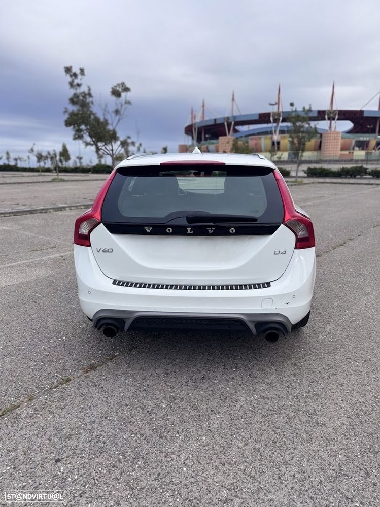 Volvo V60 2.0 D4 R-Design - 6