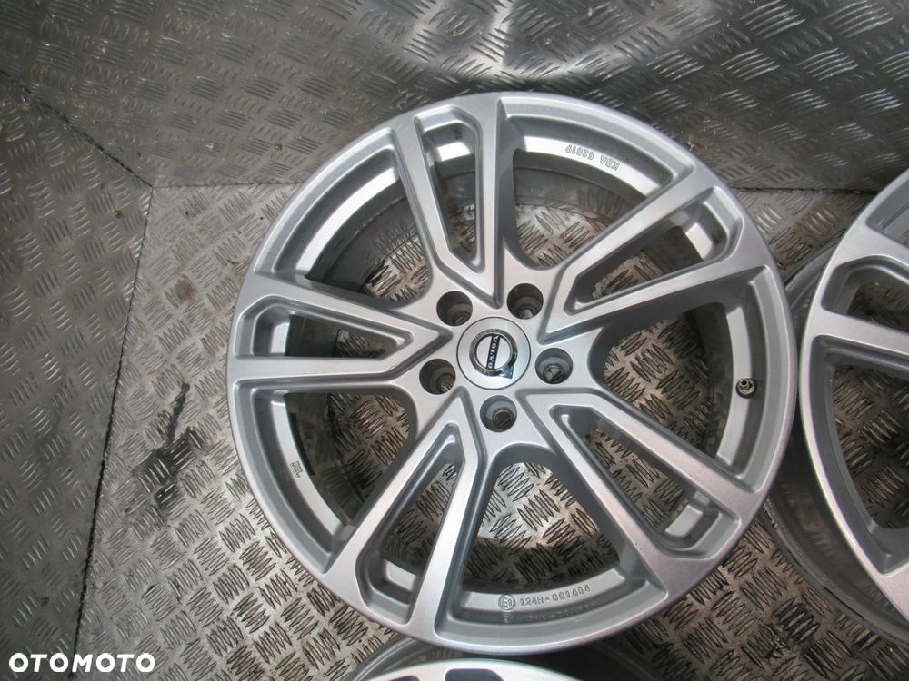 Felgi Volvo S60 S90 V40 V60 V70 V90 XC40 XC60 XC90 8Jx18 et42 5x108 - 5
