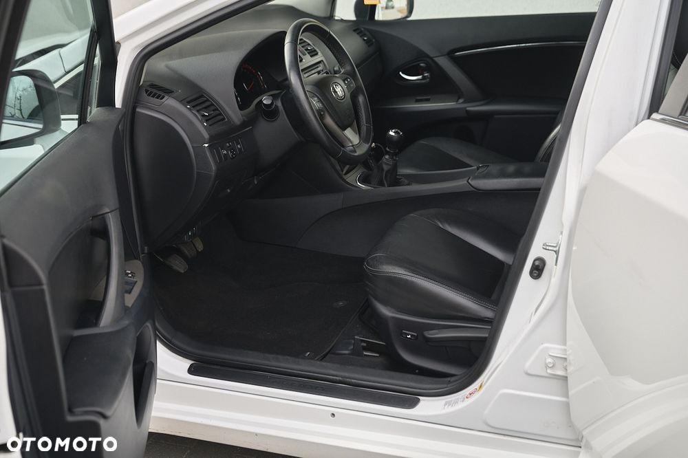 Toyota Avensis 2.0 D-4D Executive - 22