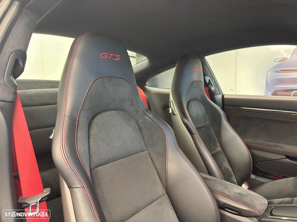Porsche 911 (991) Carrera 4 GTS PDK - 26